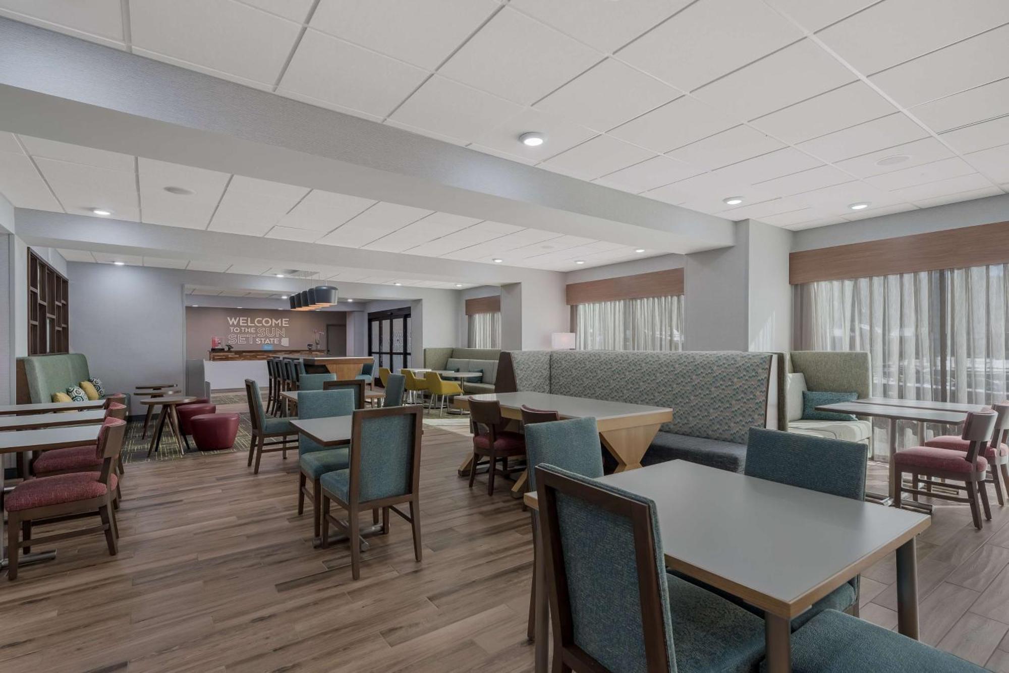Hampton Inn By Hilton Вильямс Экстерьер фото